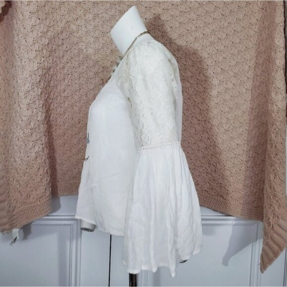 White/Off White Boho Lace Flare Sleeved Top - Picture 2 of 9